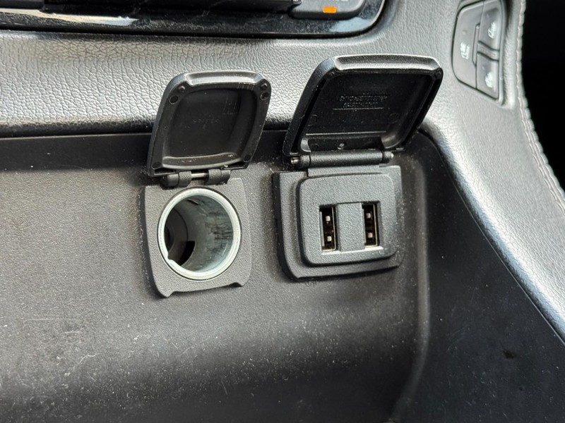 GMC Yukon Vehicle Image 22