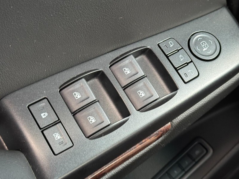 GMC Yukon Vehicle Image 25