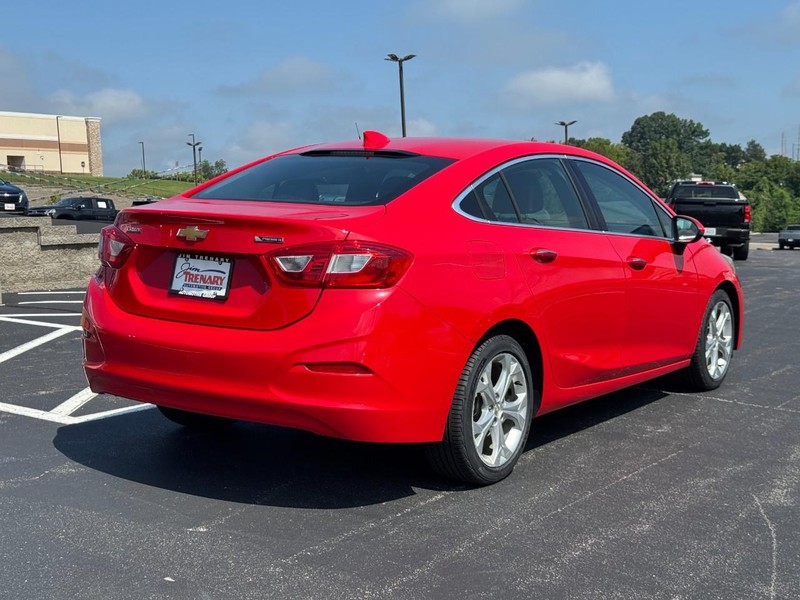 Chevrolet Cruze Vehicle Full-screen Gallery Image 03