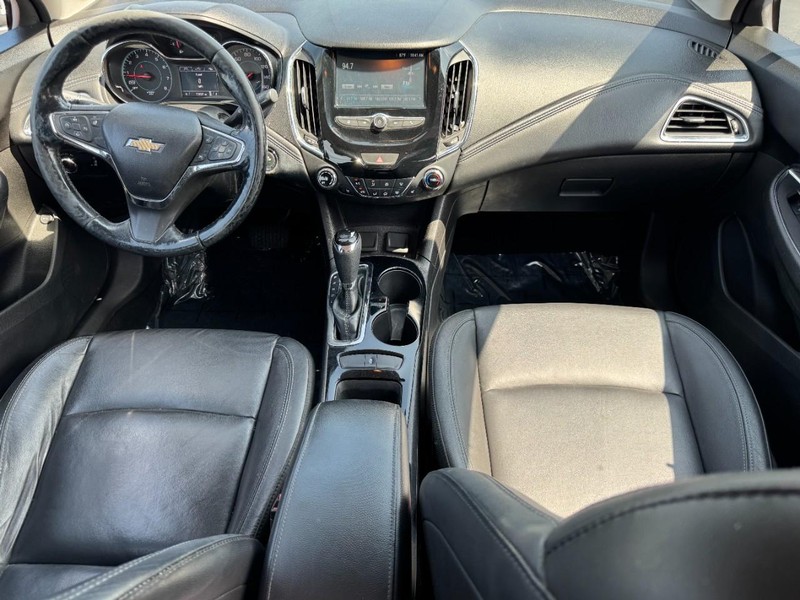 Chevrolet Cruze Vehicle Full-screen Gallery Image 09