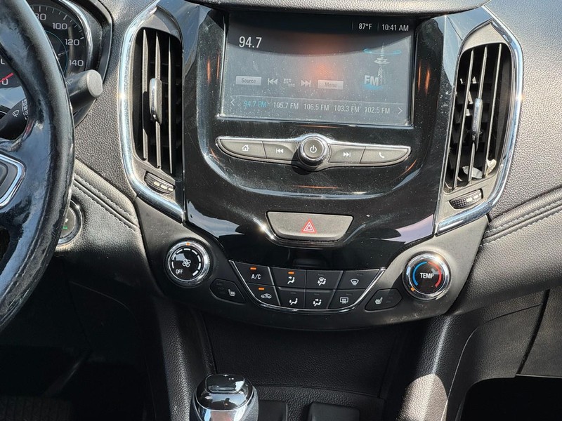 Chevrolet Cruze Vehicle Full-screen Gallery Image 11
