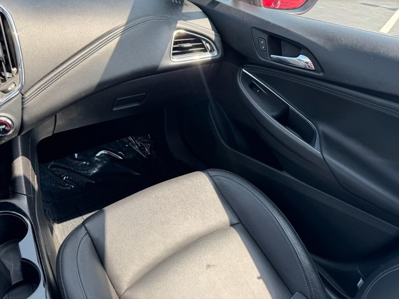 Chevrolet Cruze Vehicle Full-screen Gallery Image 13
