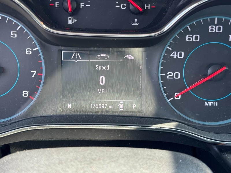 Chevrolet Cruze Vehicle Full-screen Gallery Image 16