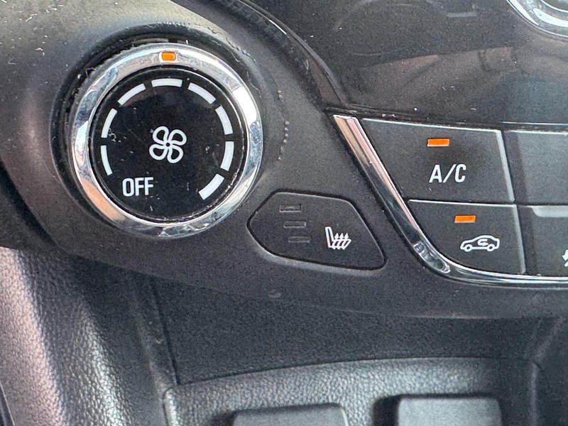 Chevrolet Cruze Vehicle Full-screen Gallery Image 18