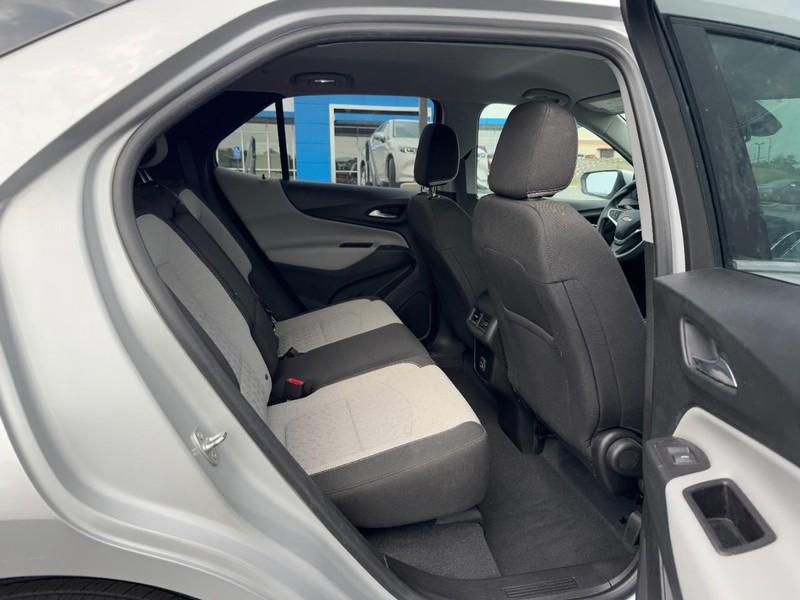 Chevrolet Equinox Vehicle Full-screen Gallery Image 10
