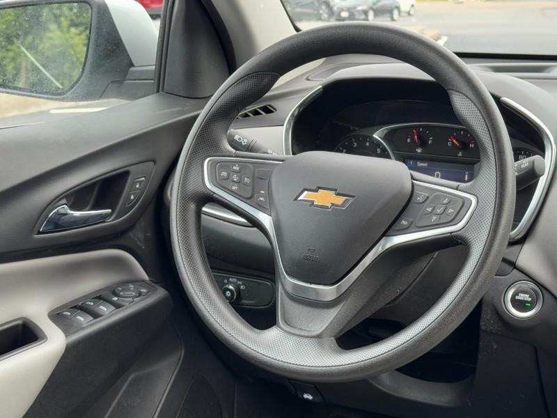 Chevrolet Equinox Vehicle Full-screen Gallery Image 12