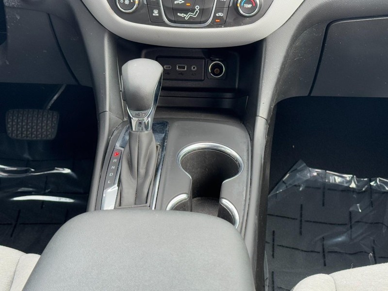 Chevrolet Equinox Vehicle Full-screen Gallery Image 14