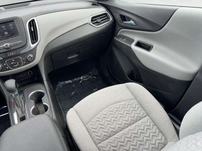 Chevrolet Equinox Vehicle Full-screen Gallery Image 15
