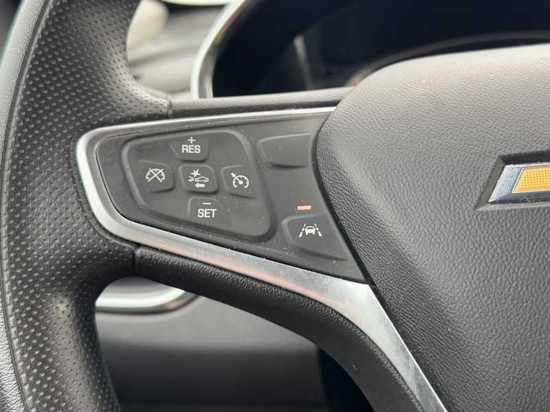 Chevrolet Equinox Vehicle Full-screen Gallery Image 16