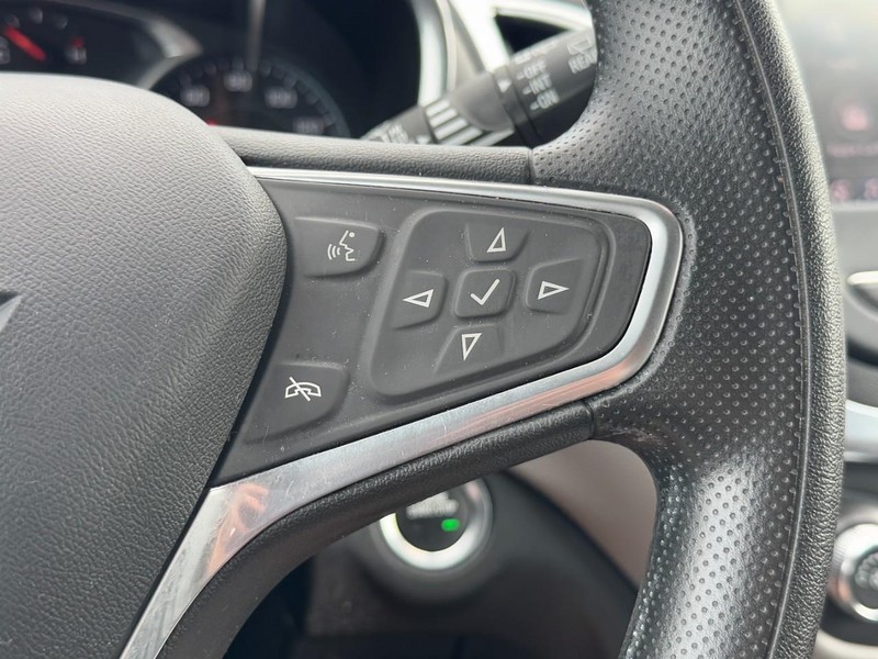 Chevrolet Equinox Vehicle Full-screen Gallery Image 17