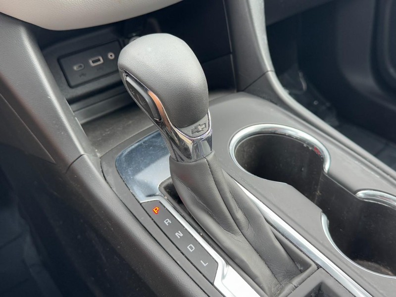 Chevrolet Equinox Vehicle Full-screen Gallery Image 19