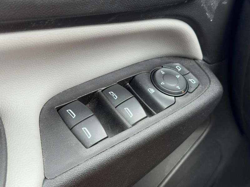 Chevrolet Equinox Vehicle Full-screen Gallery Image 21