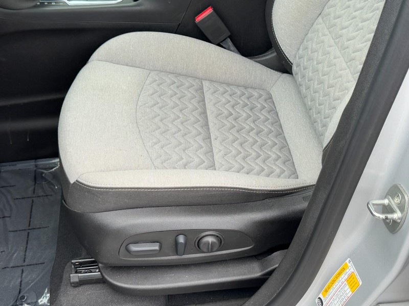 Chevrolet Equinox Vehicle Full-screen Gallery Image 22