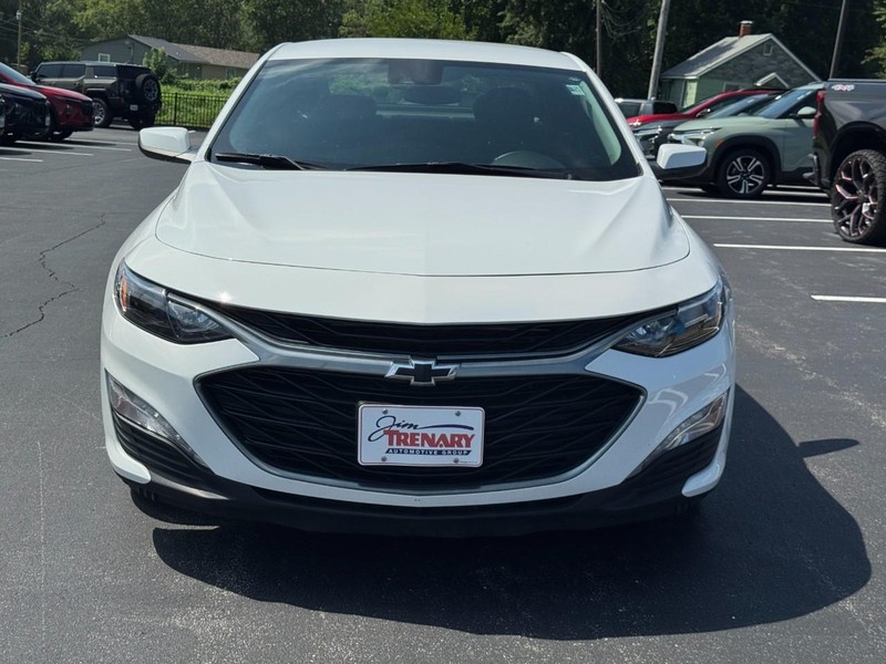 Chevrolet Malibu Vehicle Image 09