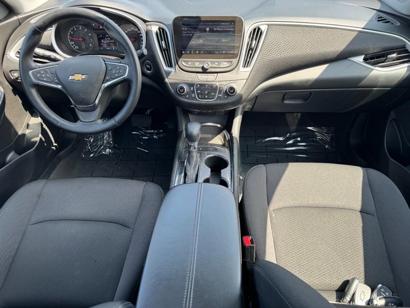 Chevrolet Malibu Vehicle Image 11