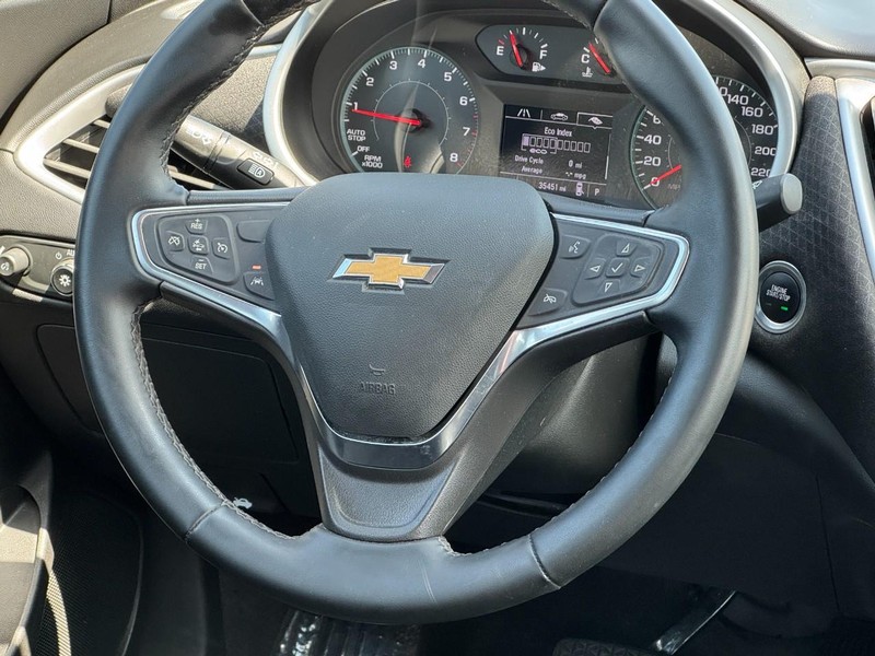 Chevrolet Malibu Vehicle Image 12