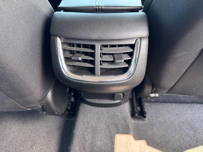 Chevrolet Malibu Vehicle Image 16