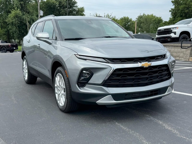 Chevrolet Blazer Vehicle Full-screen Gallery Image 02