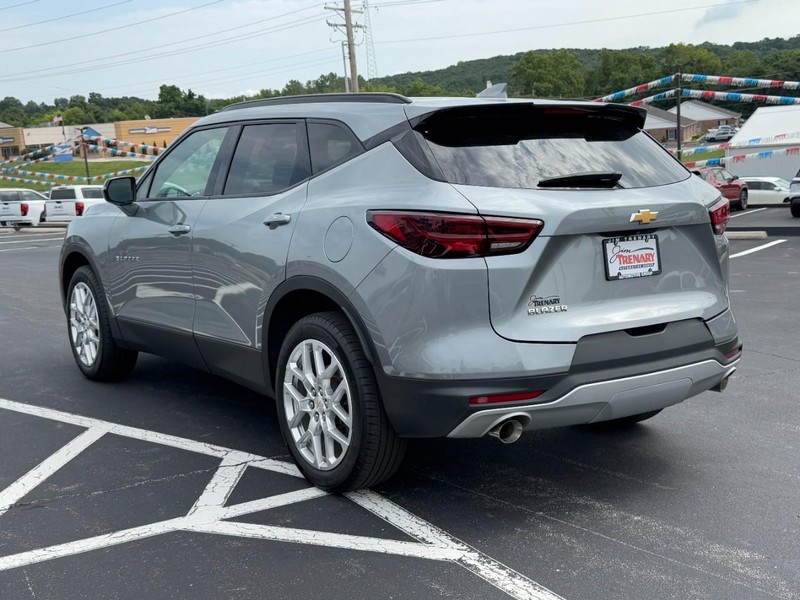 Chevrolet Blazer Vehicle Full-screen Gallery Image 06