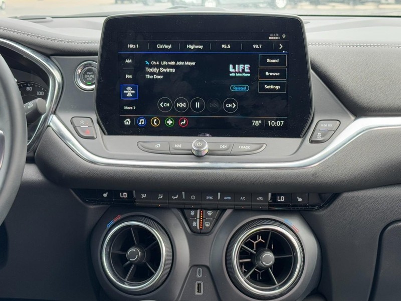 Chevrolet Blazer Vehicle Full-screen Gallery Image 13
