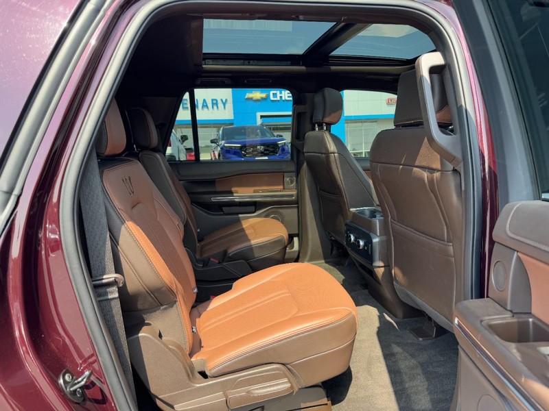 Ford Expedition Max Vehicle Image 10