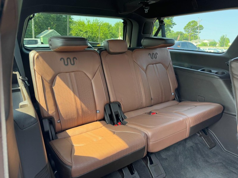 Ford Expedition Max Vehicle Image 11