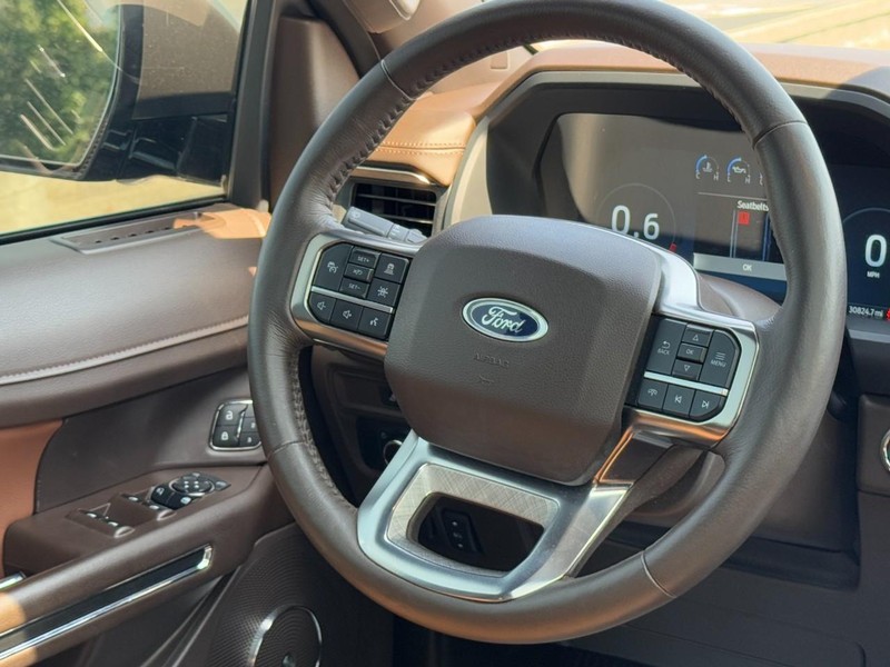Ford Expedition Max Vehicle Image 13