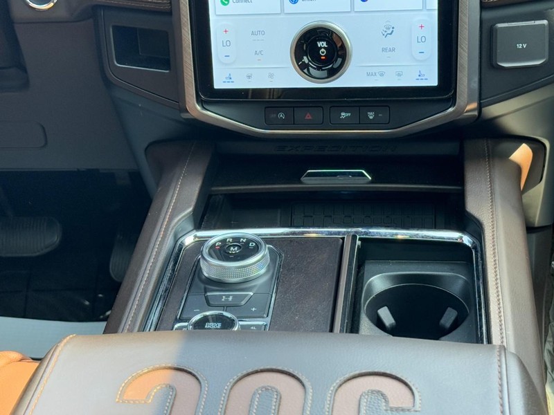 Ford Expedition Max Vehicle Image 15