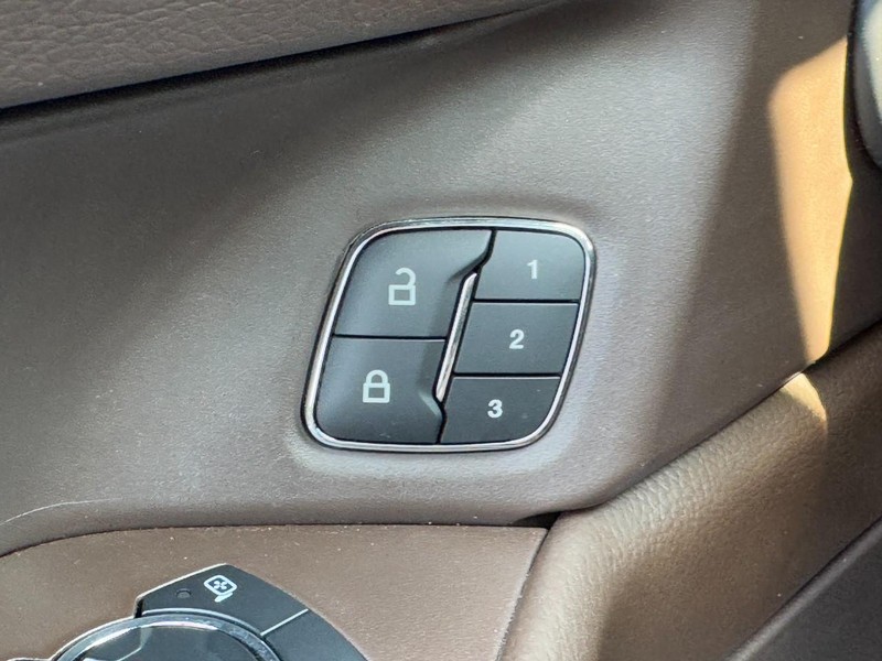 Ford Expedition Max Vehicle Image 17