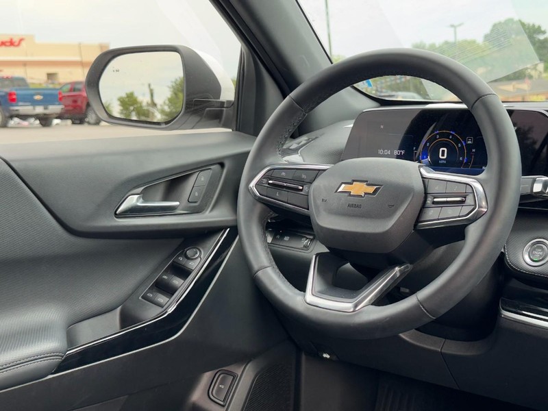 Chevrolet Equinox Vehicle Full-screen Gallery Image 12