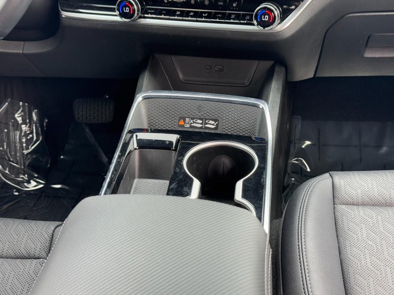 Chevrolet Equinox Vehicle Full-screen Gallery Image 14