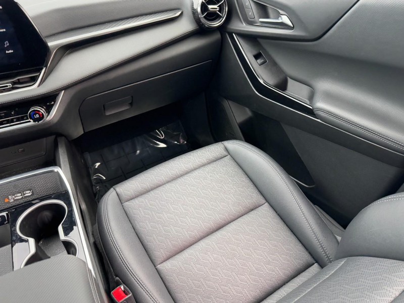 Chevrolet Equinox Vehicle Full-screen Gallery Image 15