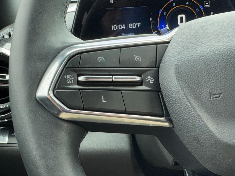 Chevrolet Equinox Vehicle Full-screen Gallery Image 16