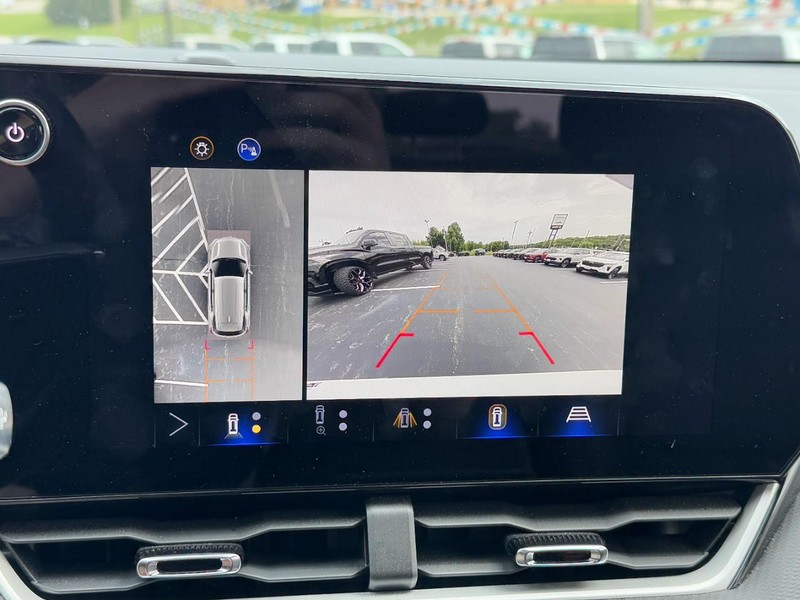 Chevrolet Equinox Vehicle Full-screen Gallery Image 20