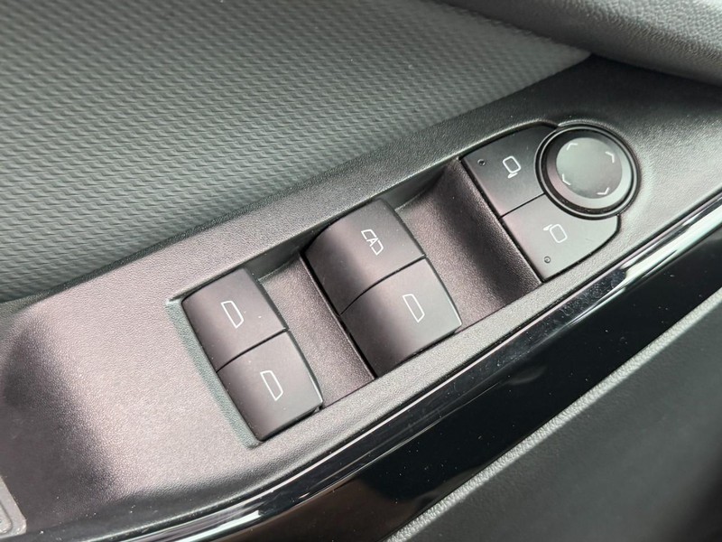 Chevrolet Equinox Vehicle Full-screen Gallery Image 22