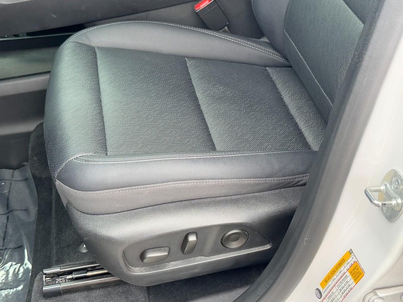 Chevrolet Equinox Vehicle Full-screen Gallery Image 23