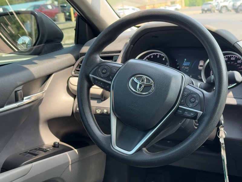 Toyota Camry Vehicle Image 12