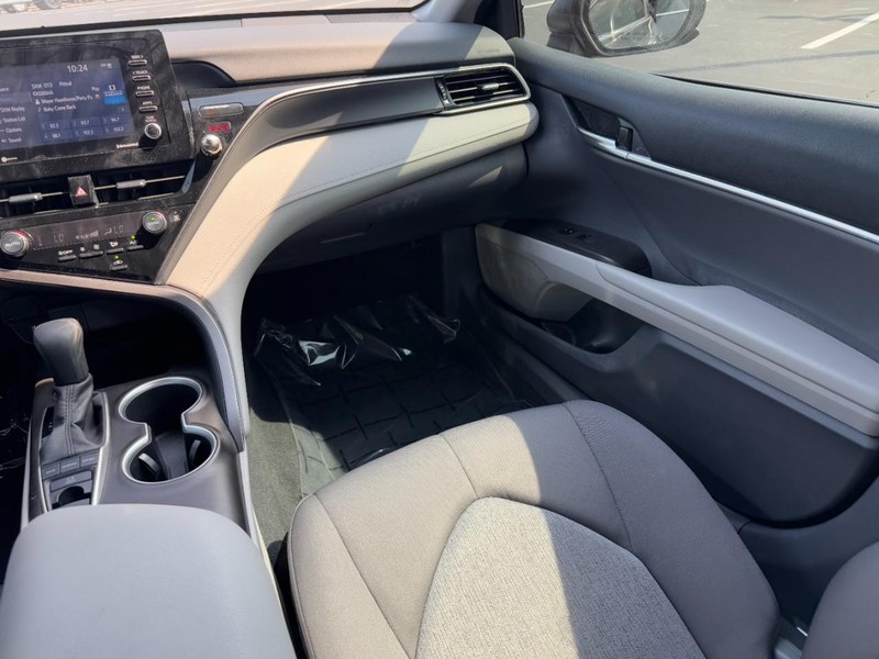 Toyota Camry Vehicle Image 15