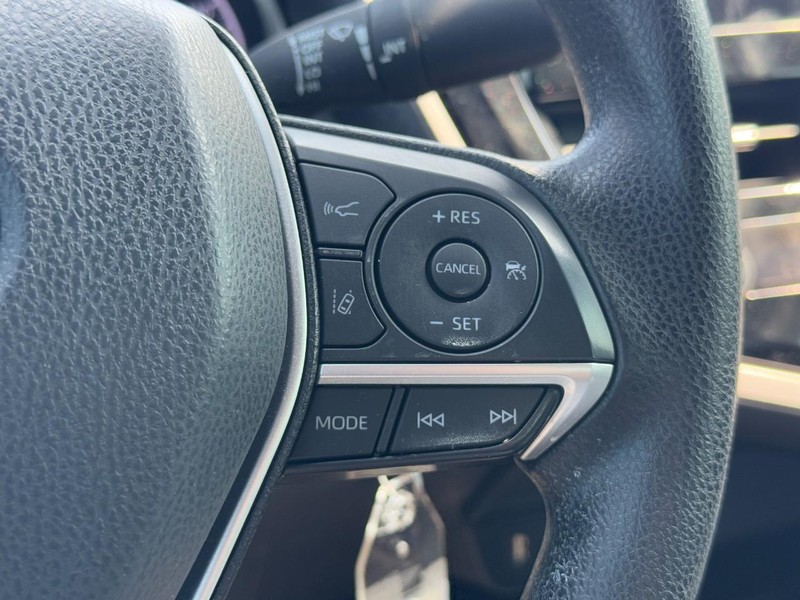 Toyota Camry Vehicle Image 17