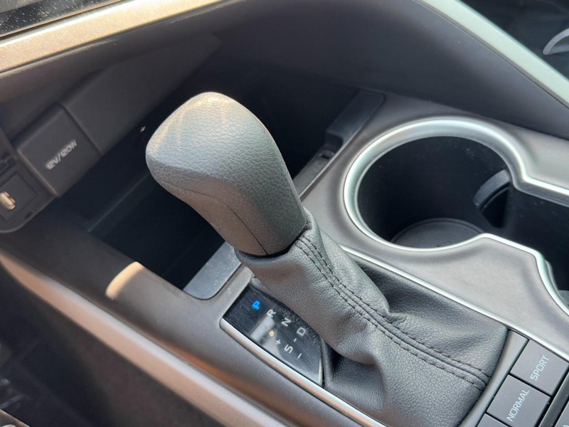 Toyota Camry Vehicle Image 19
