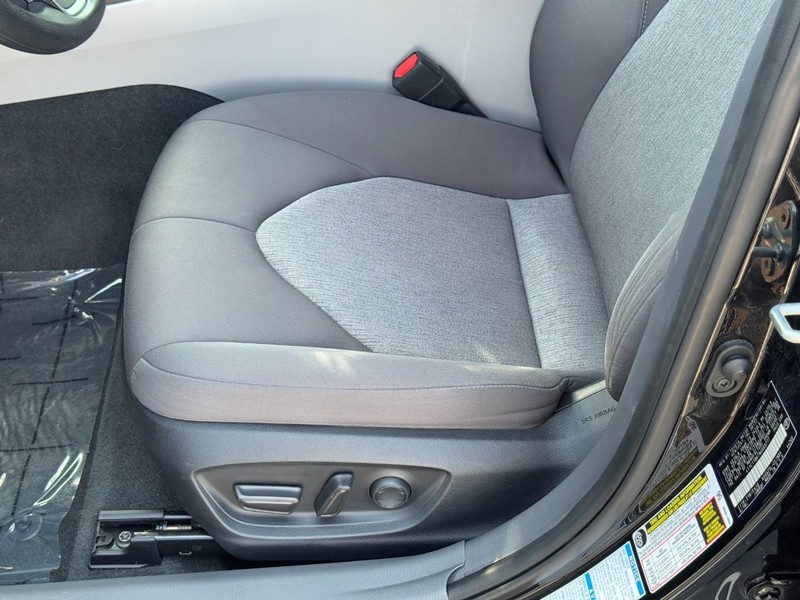 Toyota Camry Vehicle Image 22