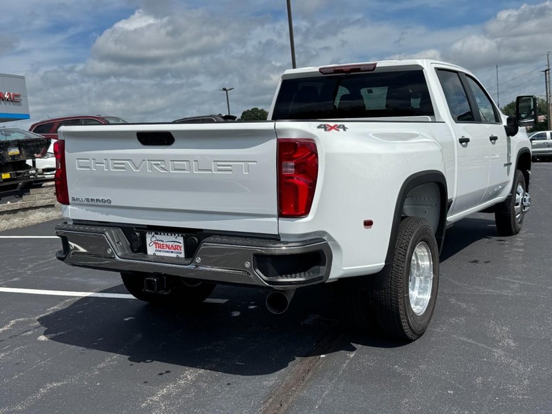 Chevrolet Silverado 3500HD Vehicle Image 04