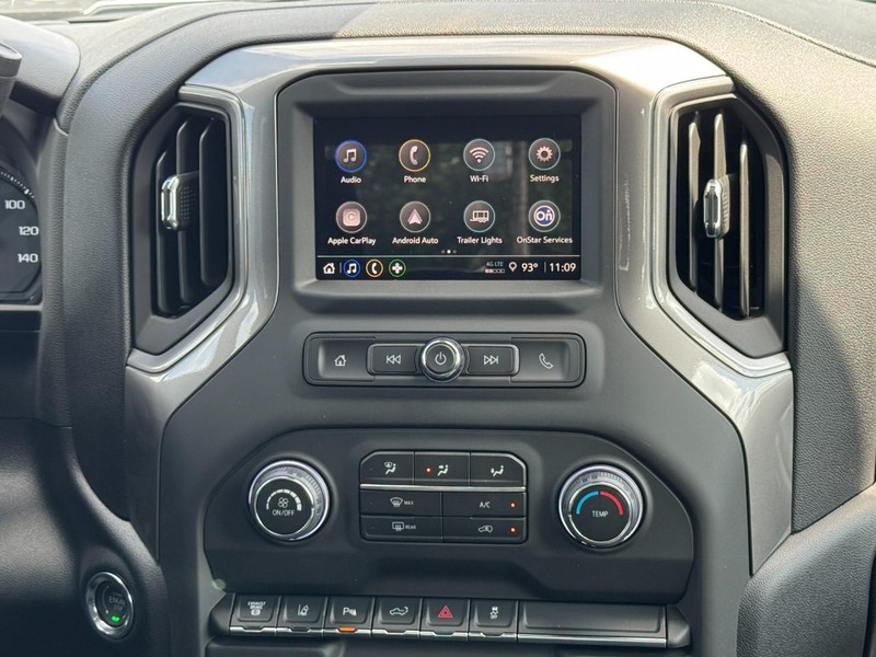 Chevrolet Silverado 3500HD Vehicle Image 09