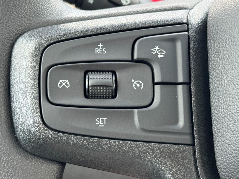 Chevrolet Silverado 3500HD Vehicle Image 11