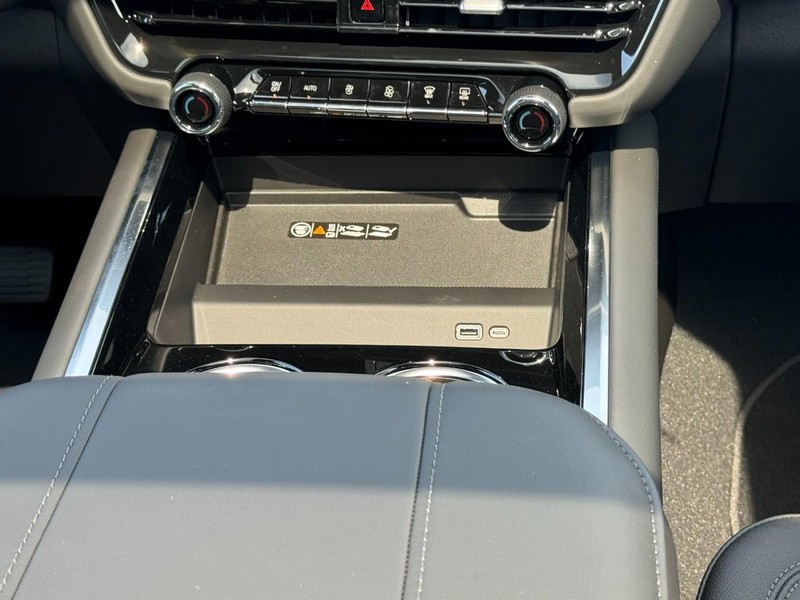 Chevrolet Tahoe Vehicle Image 11