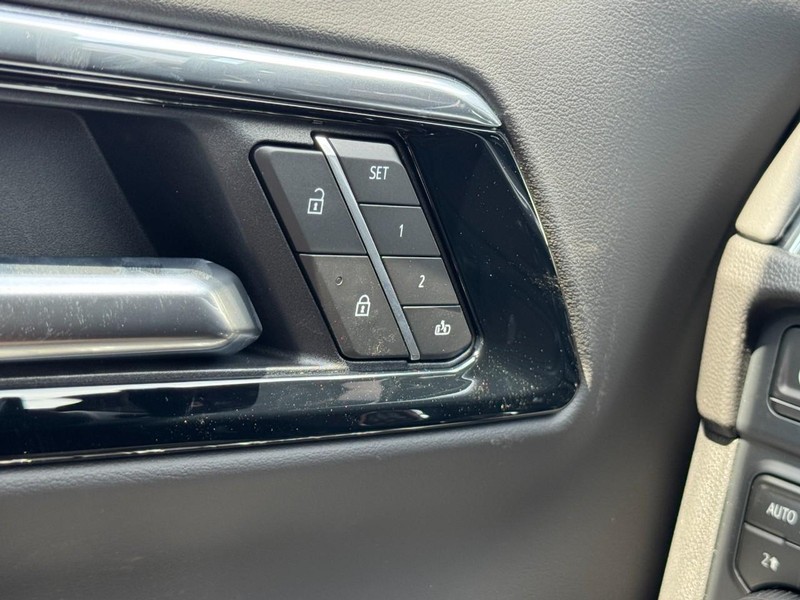 Chevrolet Tahoe Vehicle Image 12