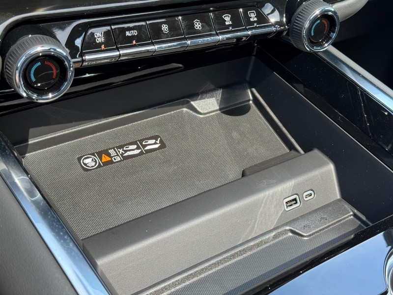 Chevrolet Tahoe Vehicle Image 16
