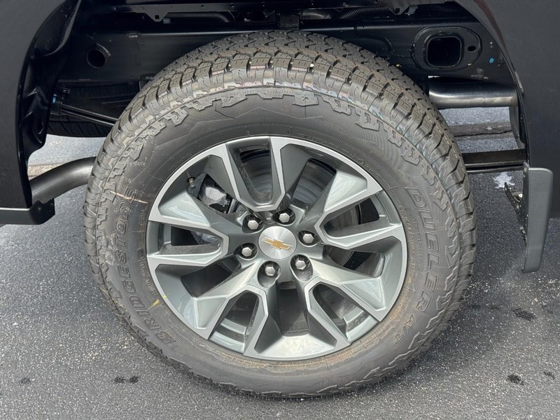 Chevrolet Silverado 1500 Vehicle Image 05