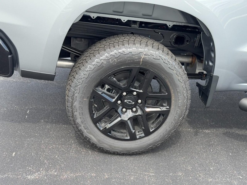 Chevrolet Silverado 1500 Vehicle Image 05
