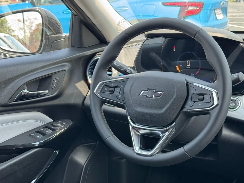 Chevrolet Trax Vehicle Image 08